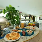 Nice Hotel Bibione Отель Бибионе