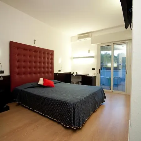 Nice Hotel Bibione ביביונה