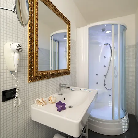 Nice Hotel Bibione Готель 3*