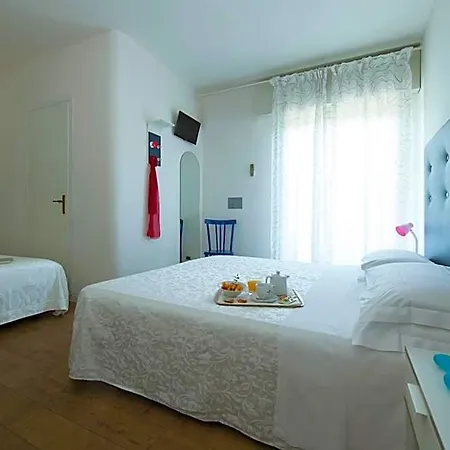 Nice Hotel Bibione 3* ביביונה