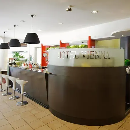 Nice Hotel Bibione Готель Бібіоне