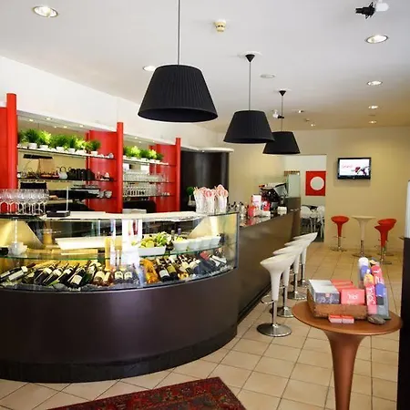 Готель Nice Hotel Bibione Бібіоне